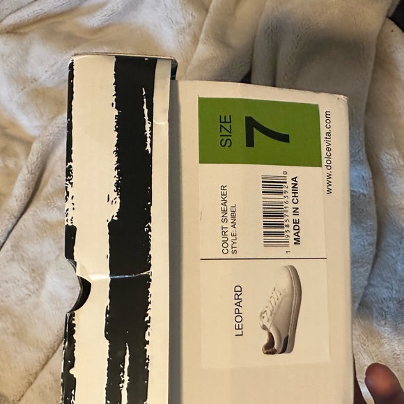 Woman’s Dolce Vita Fashion Shoe - Picture 4 of 5